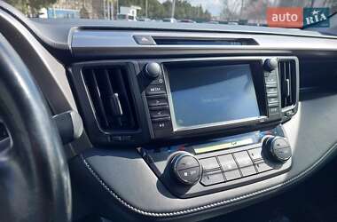 Внедорожник / Кроссовер Toyota RAV4 2015 в 