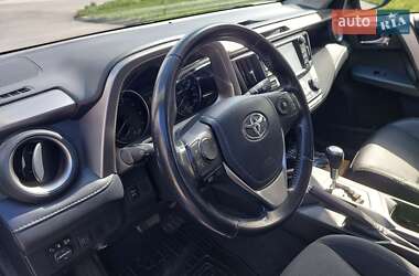 Внедорожник / Кроссовер Toyota RAV4 2015 в 