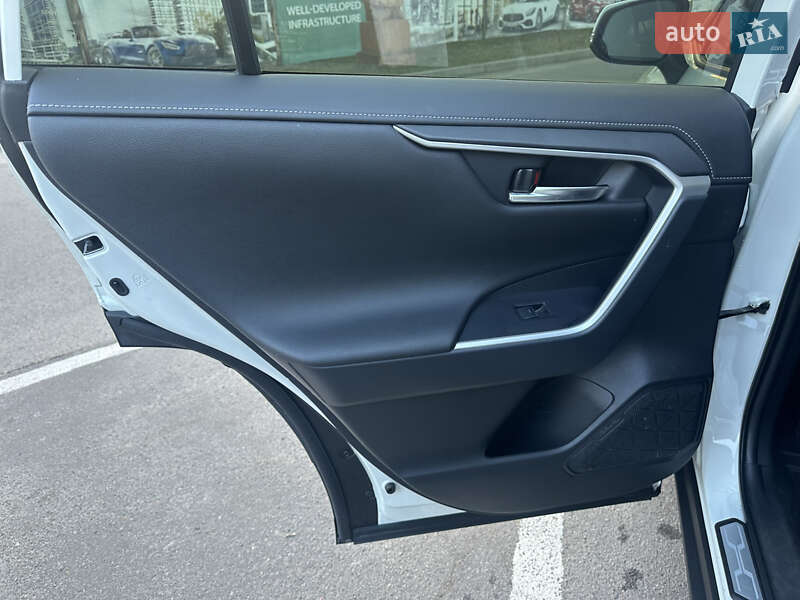 Позашляховик / Кросовер Toyota RAV4 2022 в Тячеві