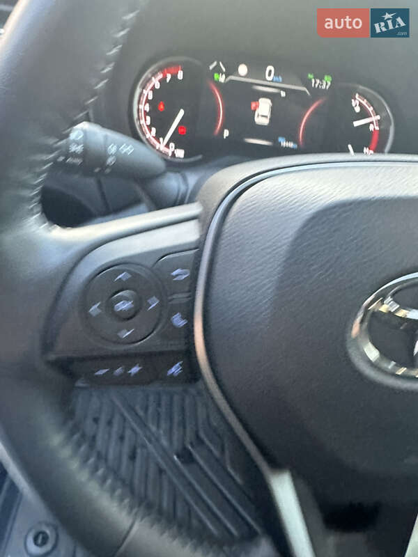 Позашляховик / Кросовер Toyota RAV4 2022 в Тячеві