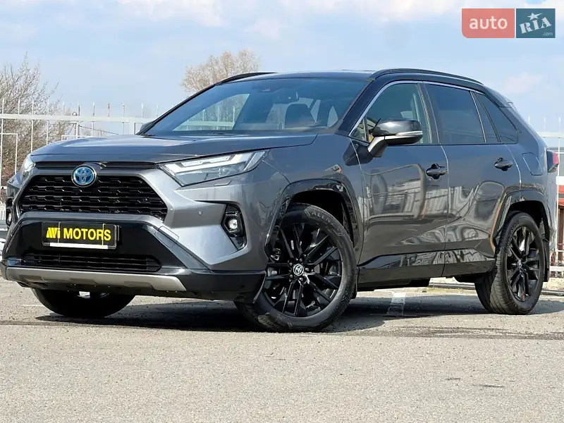 Внедорожник / Кроссовер Toyota RAV4 2023 в 