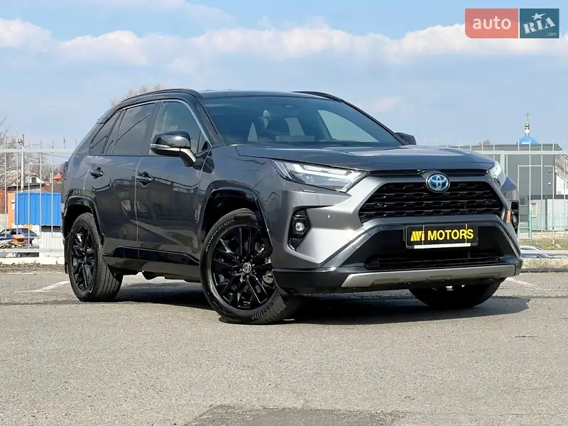 Внедорожник / Кроссовер Toyota RAV4 2023 в 