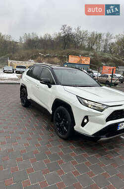 Позашляховик / Кросовер Toyota RAV4 2024 в 