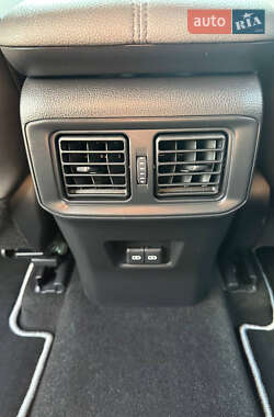 Внедорожник / Кроссовер Toyota RAV4 2023 в 