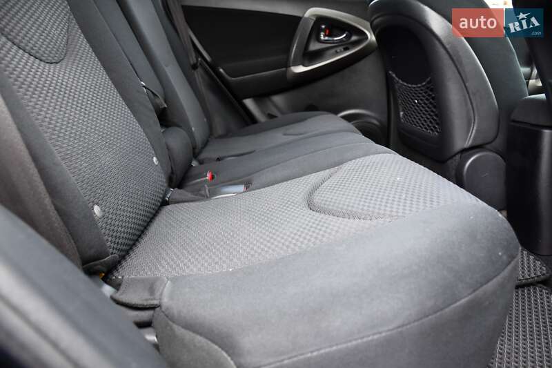 Внедорожник / Кроссовер Toyota RAV4 2010 в Дрогобыче