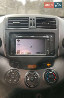 Внедорожник / Кроссовер Toyota RAV4 2011 в 