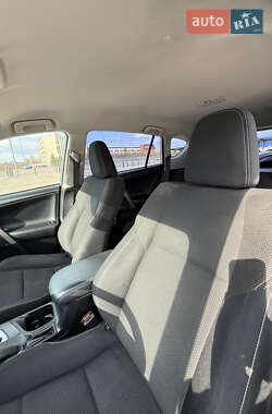 Внедорожник / Кроссовер Toyota RAV4 2016 в 