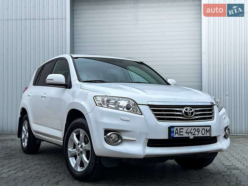 Позашляховик / Кросовер Toyota RAV4 2011 в 