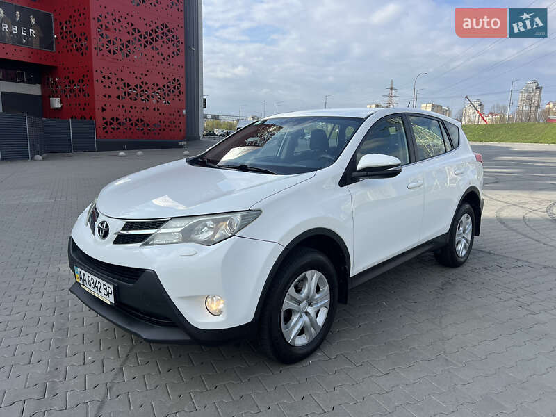 Внедорожник / Кроссовер Toyota RAV4 2014 в 