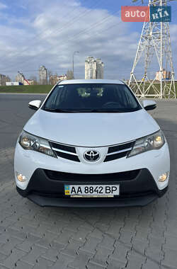 Внедорожник / Кроссовер Toyota RAV4 2014 в 
