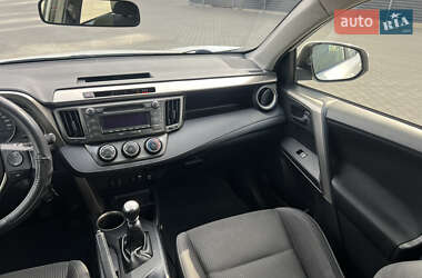 Внедорожник / Кроссовер Toyota RAV4 2014 в 