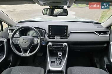 Позашляховик / Кросовер Toyota RAV4 2021 в 