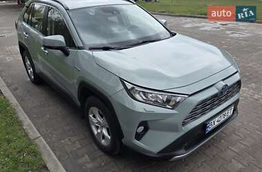 Позашляховик / Кросовер Toyota RAV4 2021 в 