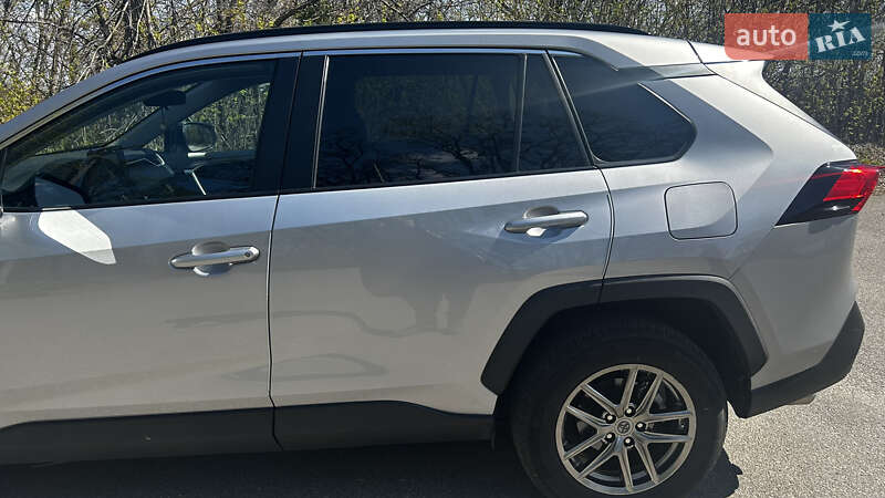 Позашляховик / Кросовер Toyota RAV4 2021 в Полтаві