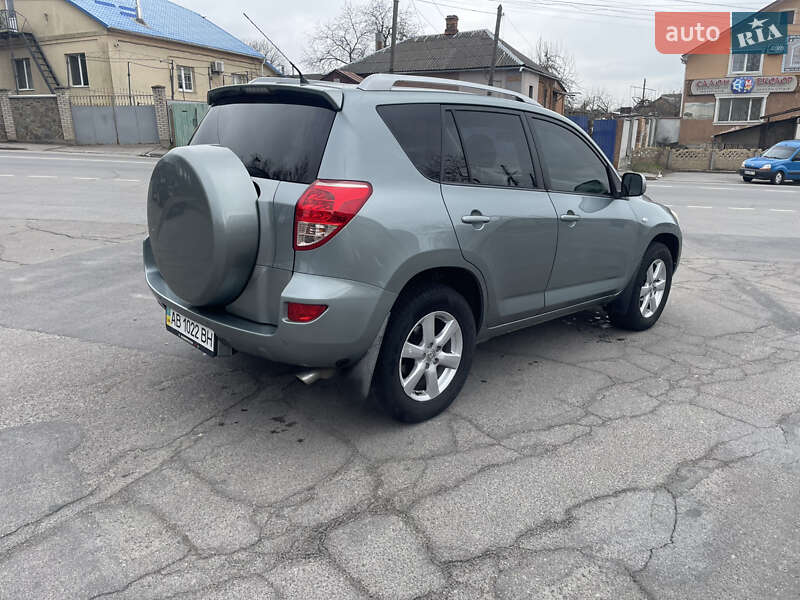 Внедорожник / Кроссовер Toyota RAV4 2008 в Виннице