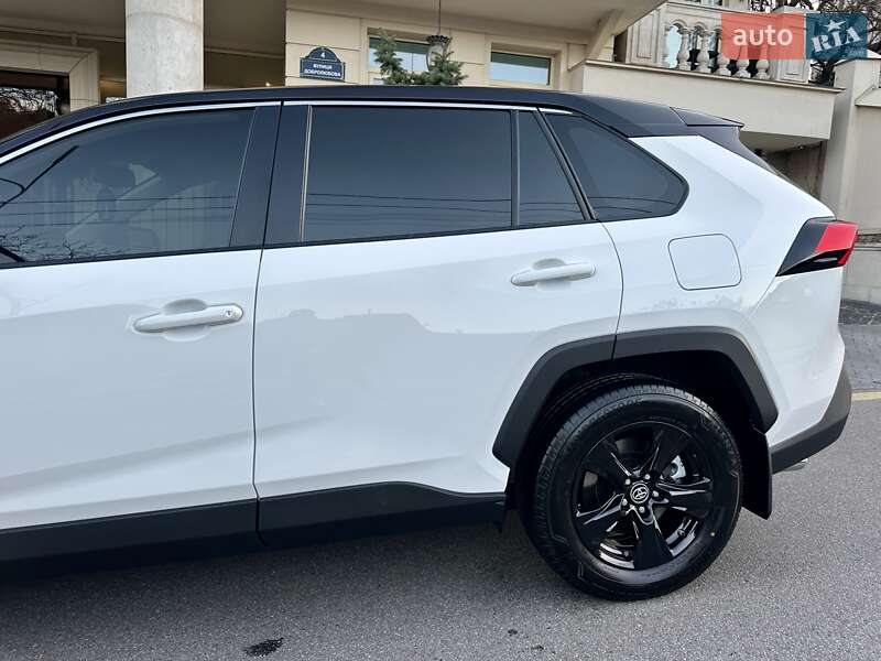 Внедорожник / Кроссовер Toyota RAV4 2025 в Киеве