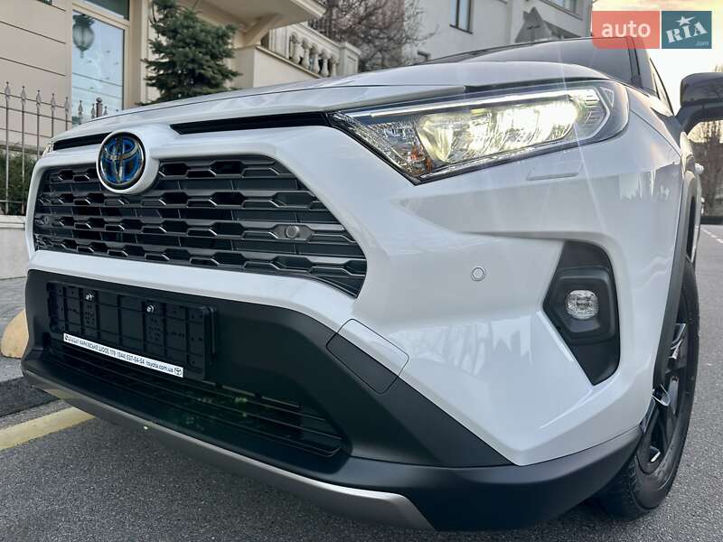 Внедорожник / Кроссовер Toyota RAV4 2025 в Киеве
