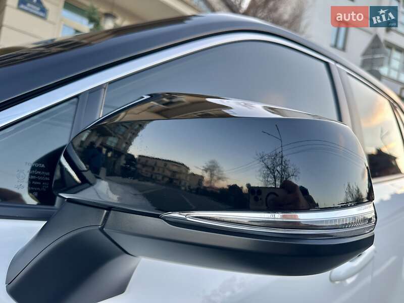 Внедорожник / Кроссовер Toyota RAV4 2025 в Киеве