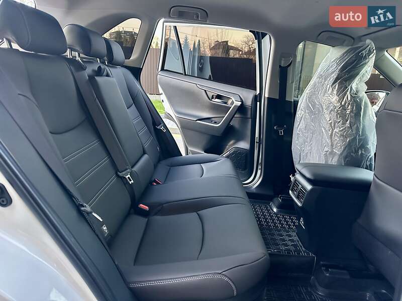 Внедорожник / Кроссовер Toyota RAV4 2025 в Киеве