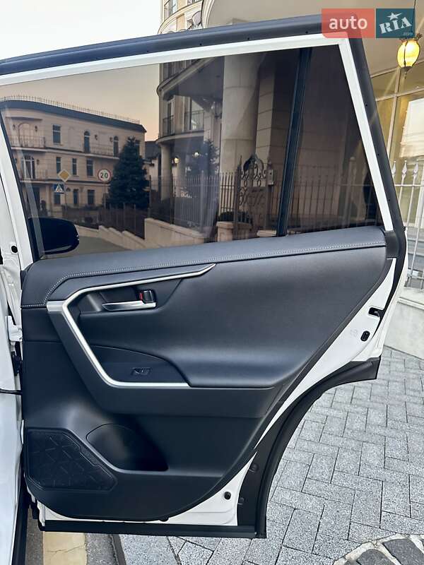 Внедорожник / Кроссовер Toyota RAV4 2025 в Киеве