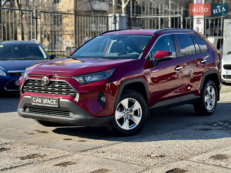Внедорожник / Кроссовер Toyota RAV4 2019 в 