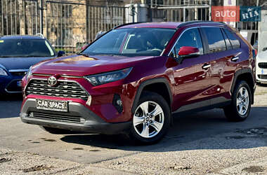 Внедорожник / Кроссовер Toyota RAV4 2019 в 