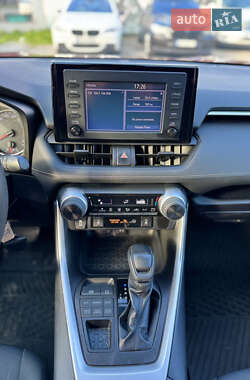 Внедорожник / Кроссовер Toyota RAV4 2019 в 