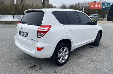 Позашляховик / Кросовер Toyota RAV4 2011 в 