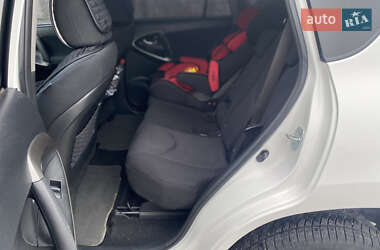 Позашляховик / Кросовер Toyota RAV4 2011 в 