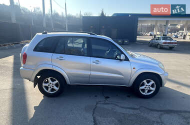 Позашляховик / Кросовер Toyota RAV4 2003 в 