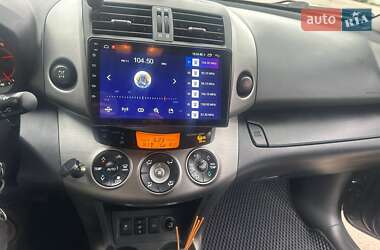 Внедорожник / Кроссовер Toyota RAV4 2010 в 