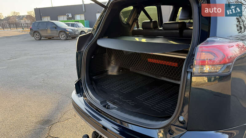 Позашляховик / Кросовер Toyota RAV4 2017 в Харкові