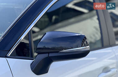Позашляховик / Кросовер Toyota RAV4 2019 в 