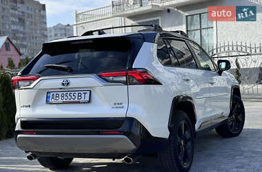 Позашляховик / Кросовер Toyota RAV4 2019 в 