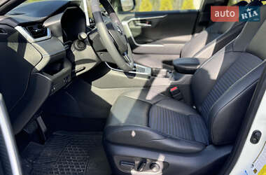 Позашляховик / Кросовер Toyota RAV4 2019 в 