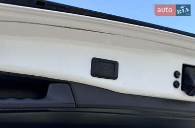 Позашляховик / Кросовер Toyota RAV4 2019 в 