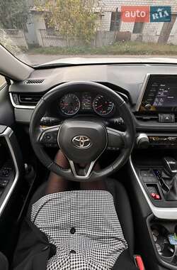 Внедорожник / Кроссовер Toyota RAV4 2019 в 