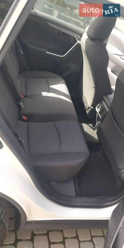 Позашляховик / Кросовер Toyota RAV4 2020 в Львові фото 16 Позашляховик / Кросовер Toyota RAV4 2020 в Львові