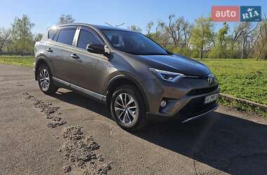 Внедорожник / Кроссовер Toyota RAV4 2017 в 
