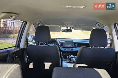Внедорожник / Кроссовер Toyota RAV4 2017 в 