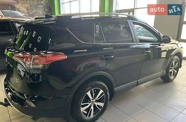 Внедорожник / Кроссовер Toyota RAV4 2018 в 