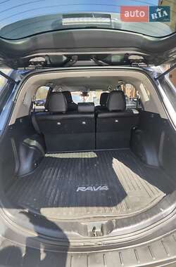 Внедорожник / Кроссовер Toyota RAV4 2016 в 