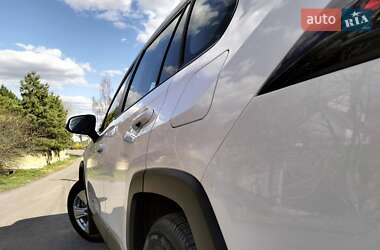 Внедорожник / Кроссовер Toyota RAV4 2021 в 