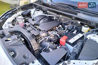 Внедорожник / Кроссовер Toyota RAV4 2021 в 