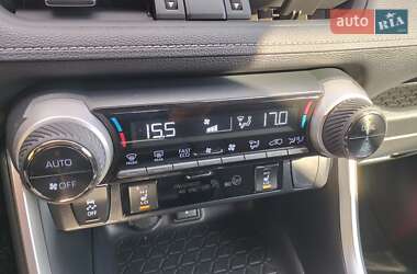 Внедорожник / Кроссовер Toyota RAV4 2021 в 