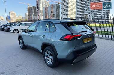 Внедорожник / Кроссовер Toyota RAV4 2023 в 