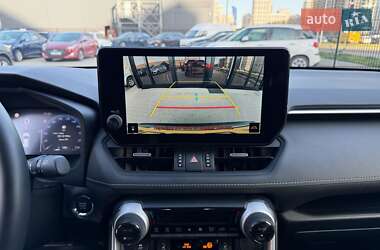 Внедорожник / Кроссовер Toyota RAV4 2023 в 
