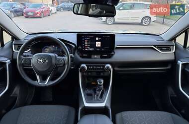 Внедорожник / Кроссовер Toyota RAV4 2023 в 