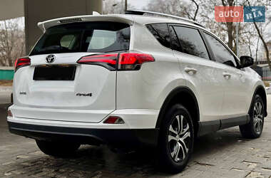 Внедорожник / Кроссовер Toyota RAV4 2016 в 