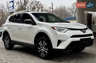 Внедорожник / Кроссовер Toyota RAV4 2016 в 